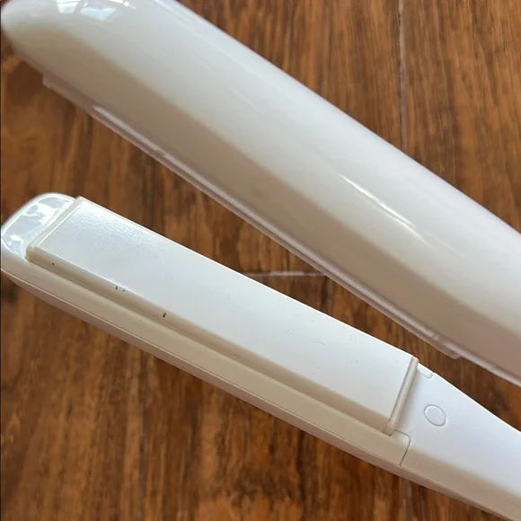 T3 Hair Straightener - Picture 2 of 7